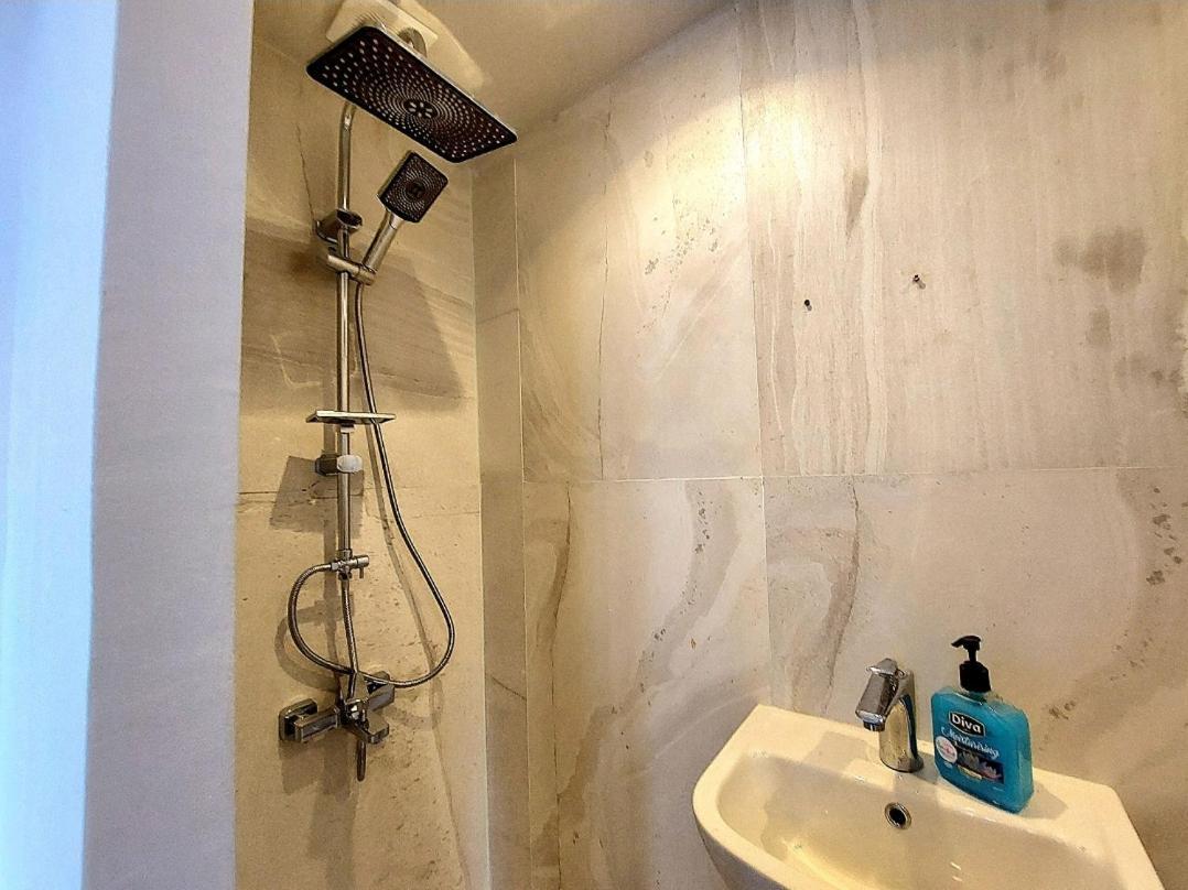 Arab Hostel, Welcoming All Solo And Groups Travellers But, Unmarried Couples Not Allowed Alexandria Luaran gambar