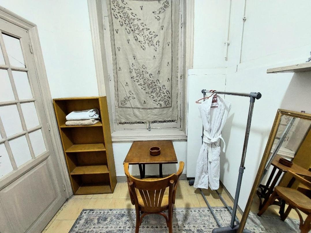 Arab Hostel, Welcoming All Solo And Groups Travellers But, Unmarried Couples Not Allowed Alexandria Luaran gambar
