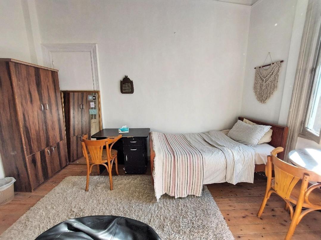 Arab Hostel, Welcoming All Solo And Groups Travellers But, Unmarried Couples Not Allowed Alexandria Luaran gambar