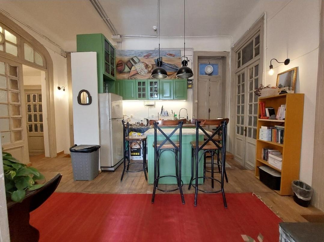 Arab Hostel, Welcoming All Solo And Groups Travellers But, Unmarried Couples Not Allowed Alexandria Luaran gambar