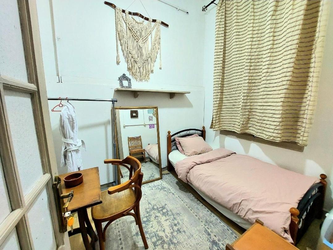Arab Hostel, Welcoming All Solo And Groups Travellers But, Unmarried Couples Not Allowed Alexandria Luaran gambar