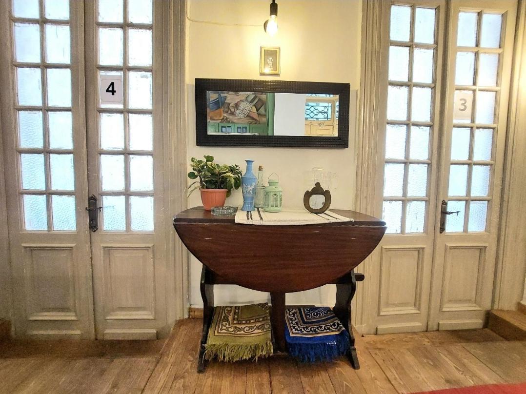Arab Hostel, Welcoming All Solo And Groups Travellers But, Unmarried Couples Not Allowed Alexandria Luaran gambar