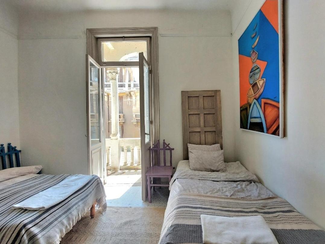 Arab Hostel, Welcoming All Solo And Groups Travellers But, Unmarried Couples Not Allowed Alexandria Luaran gambar