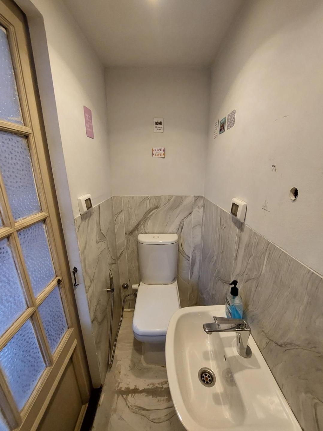 Arab Hostel, Welcoming All Solo And Groups Travellers But, Unmarried Couples Not Allowed Alexandria Luaran gambar