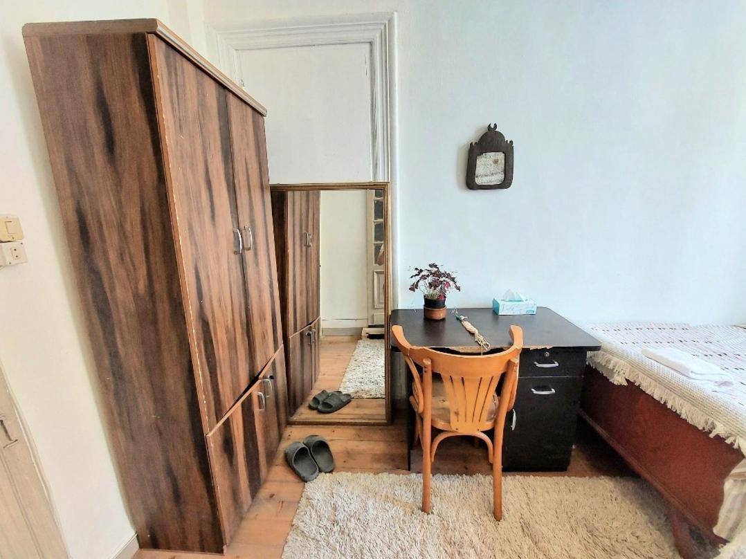Arab Hostel, Welcoming All Solo And Groups Travellers But, Unmarried Couples Not Allowed Alexandria Luaran gambar