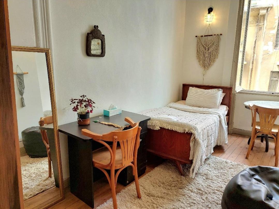 Arab Hostel, Welcoming All Solo And Groups Travellers But, Unmarried Couples Not Allowed Alexandria Luaran gambar