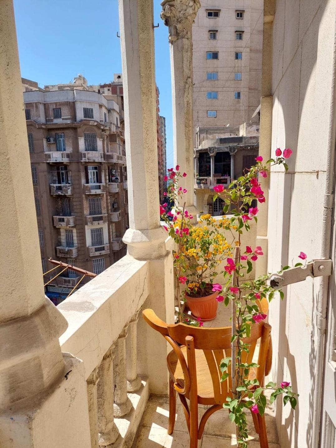 Arab Hostel, Welcoming All Solo And Groups Travellers But, Unmarried Couples Not Allowed Alexandria Luaran gambar